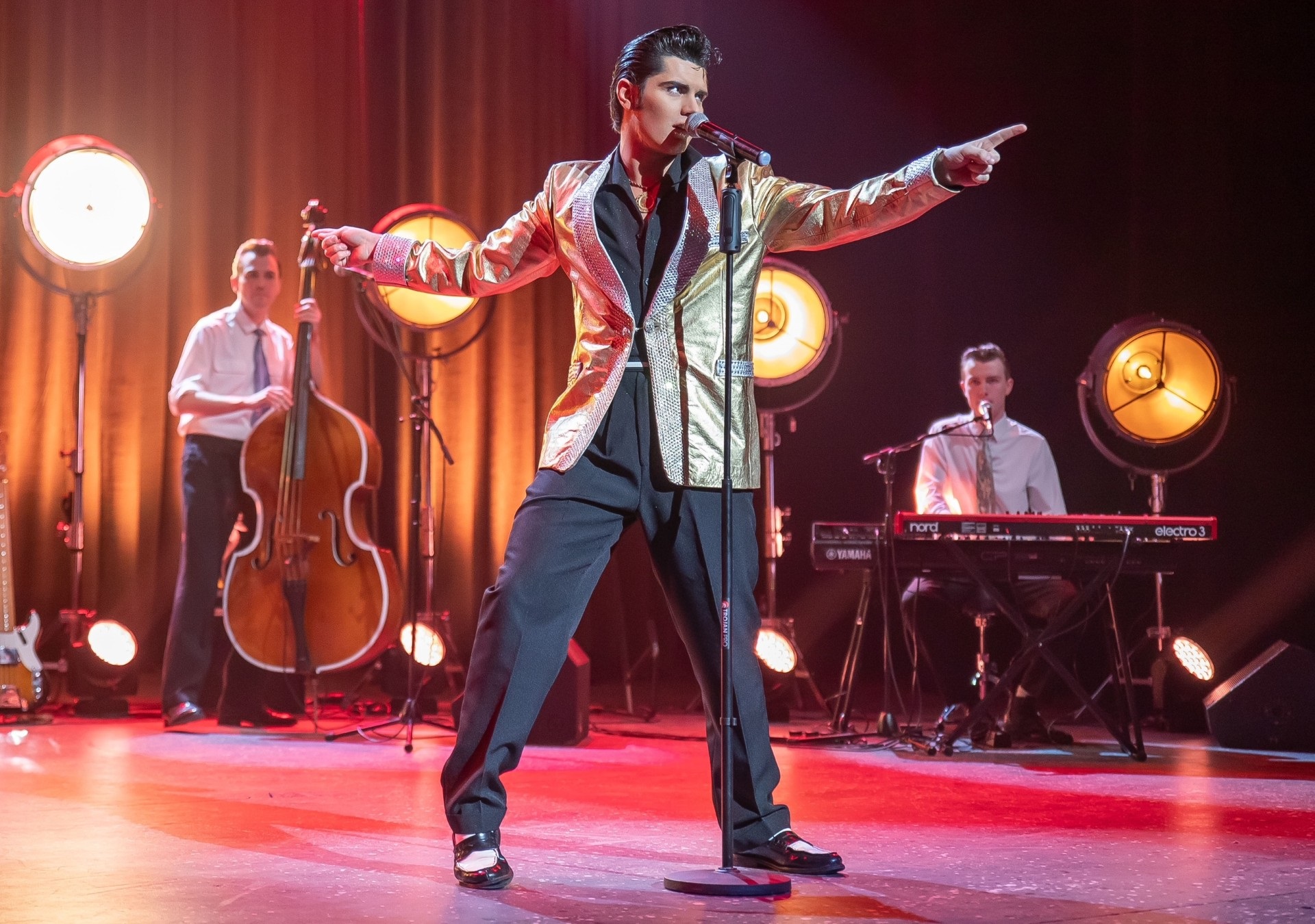 Elvis heimsmeistari snýr aftur til Íslands - DV