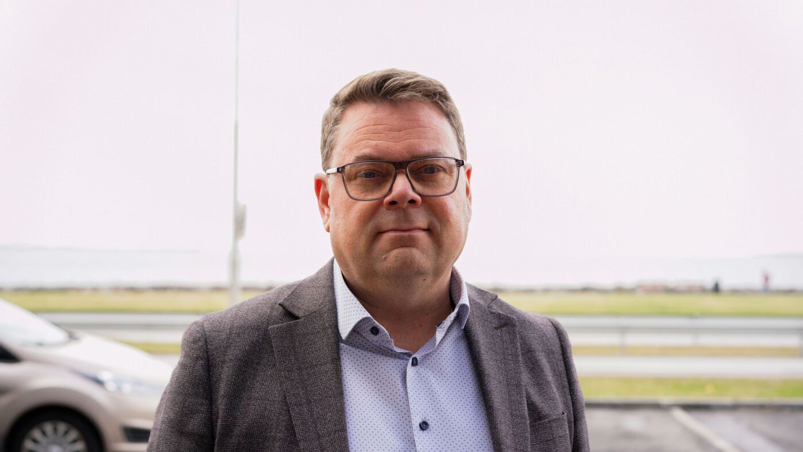 Endur­ráða alla 300 starfs­mennina og setja þrjá milljarða í endur­bætur á­samt Reitum - Vísir