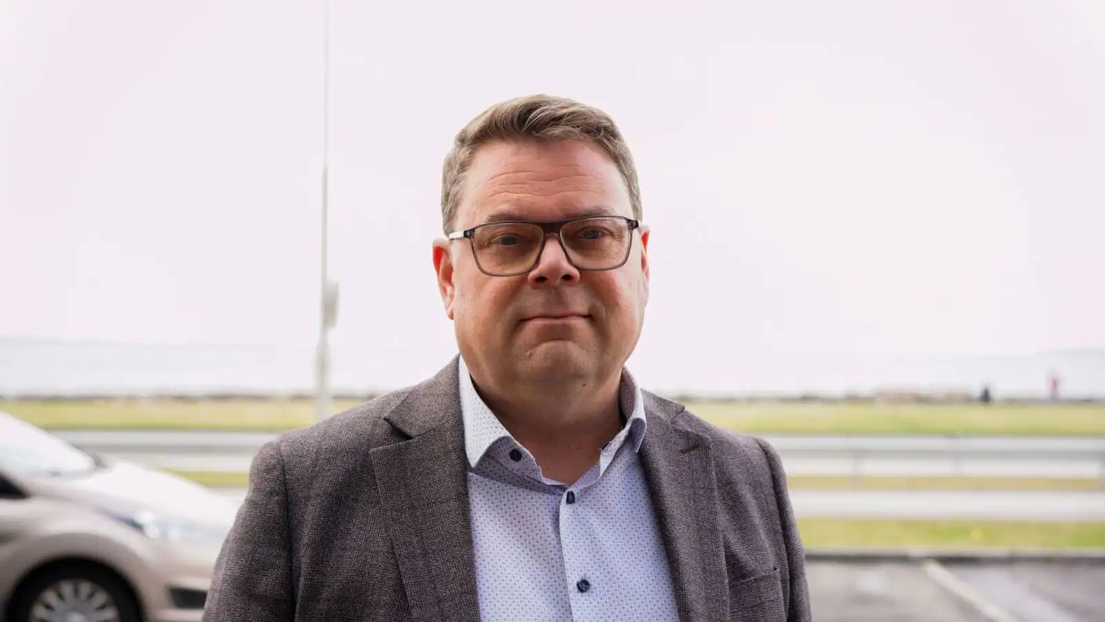 Endur­ráða alla 300 starfs­mennina og setja þrjá milljarða í endur­bætur á­samt Reitum - Vísir