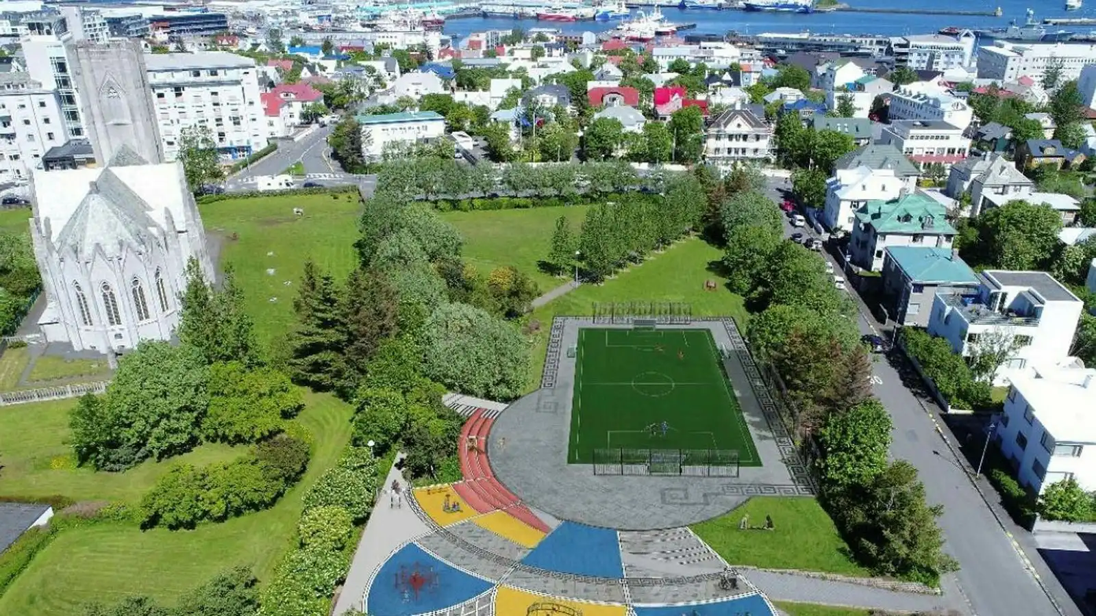 Endur­skoða sparkvöll við Landa­kot - Vísir