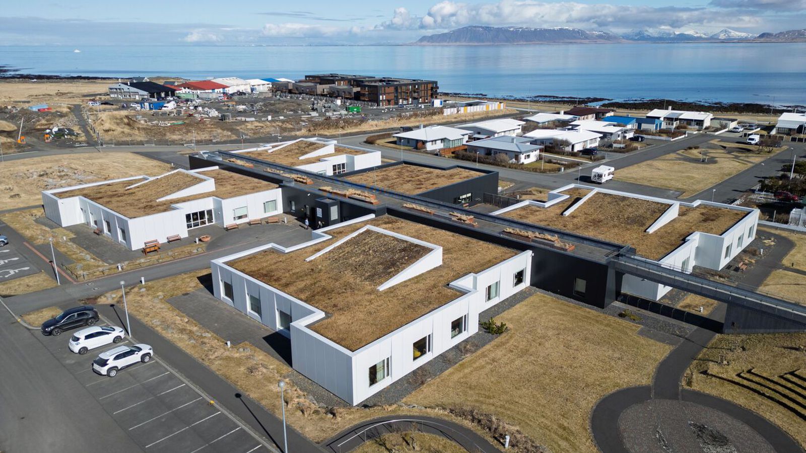 Engin á­kvörðun tekin eftir upp­sögn dagdvalarsamnings - Vísir