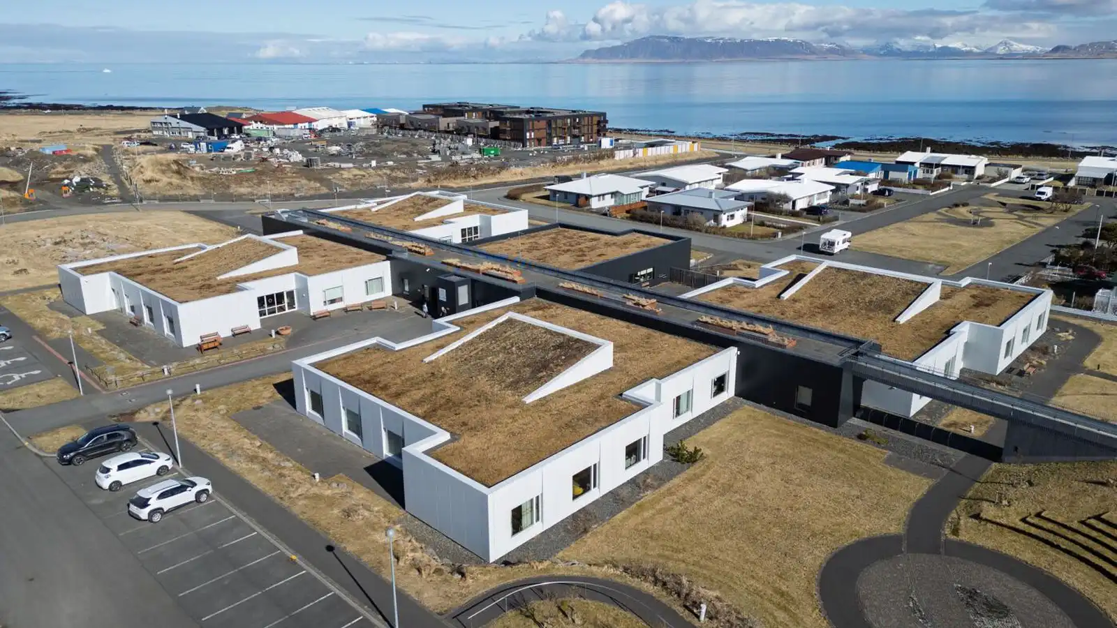 Engin á­kvörðun tekin eftir upp­sögn dagdvalarsamnings - Vísir
