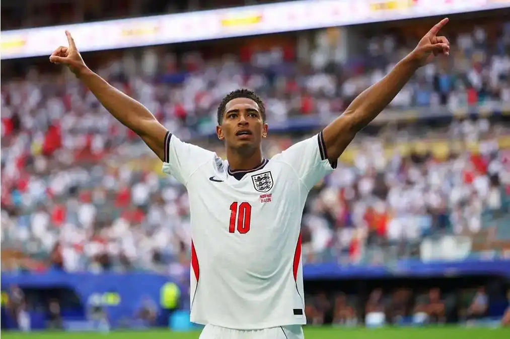 England beat Norway to reach World Cup semi-finals as holidaymakers pack bars to watch Three Lions roar