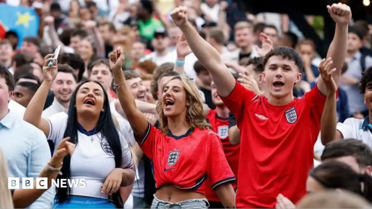 England v Mexico: Pubs and police brace for 1am kick-off after Fifa U-turn