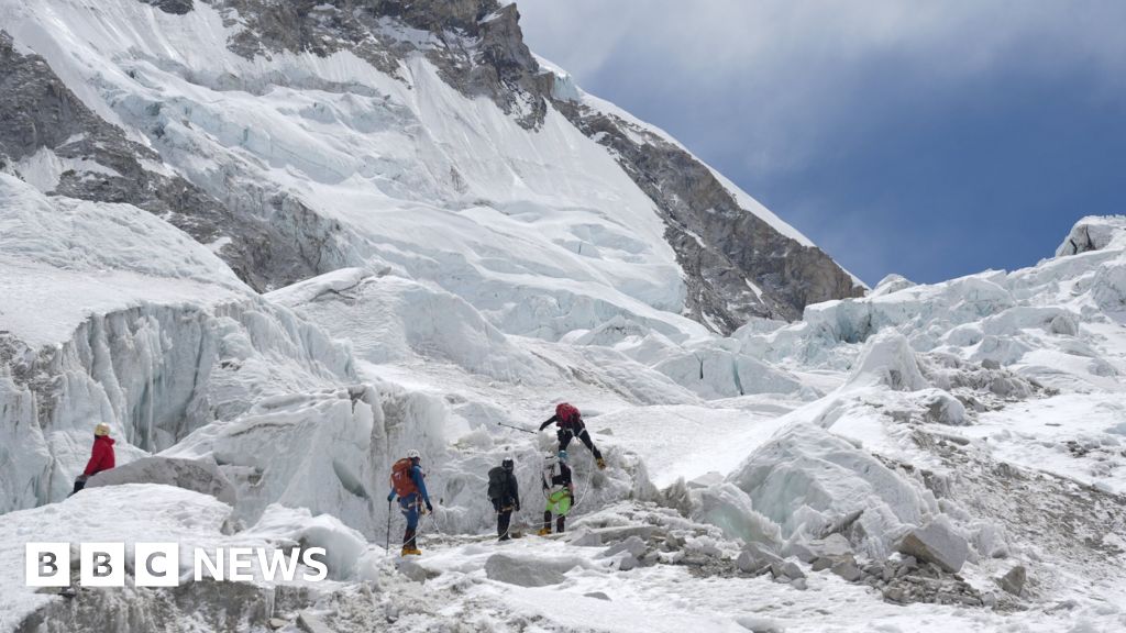 Everest: Chunk of glacier blocks route in peak climbing season