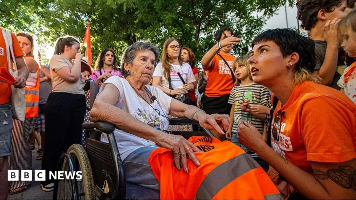 Evicted Spanish pensioner, Maricarmen Abascal, can move home, lawyer says