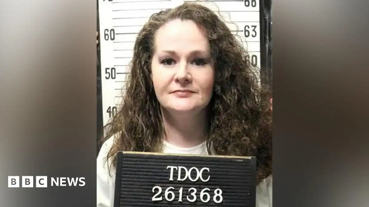 Execution of US murderer Christa Pike halted an hour before it was due to happen