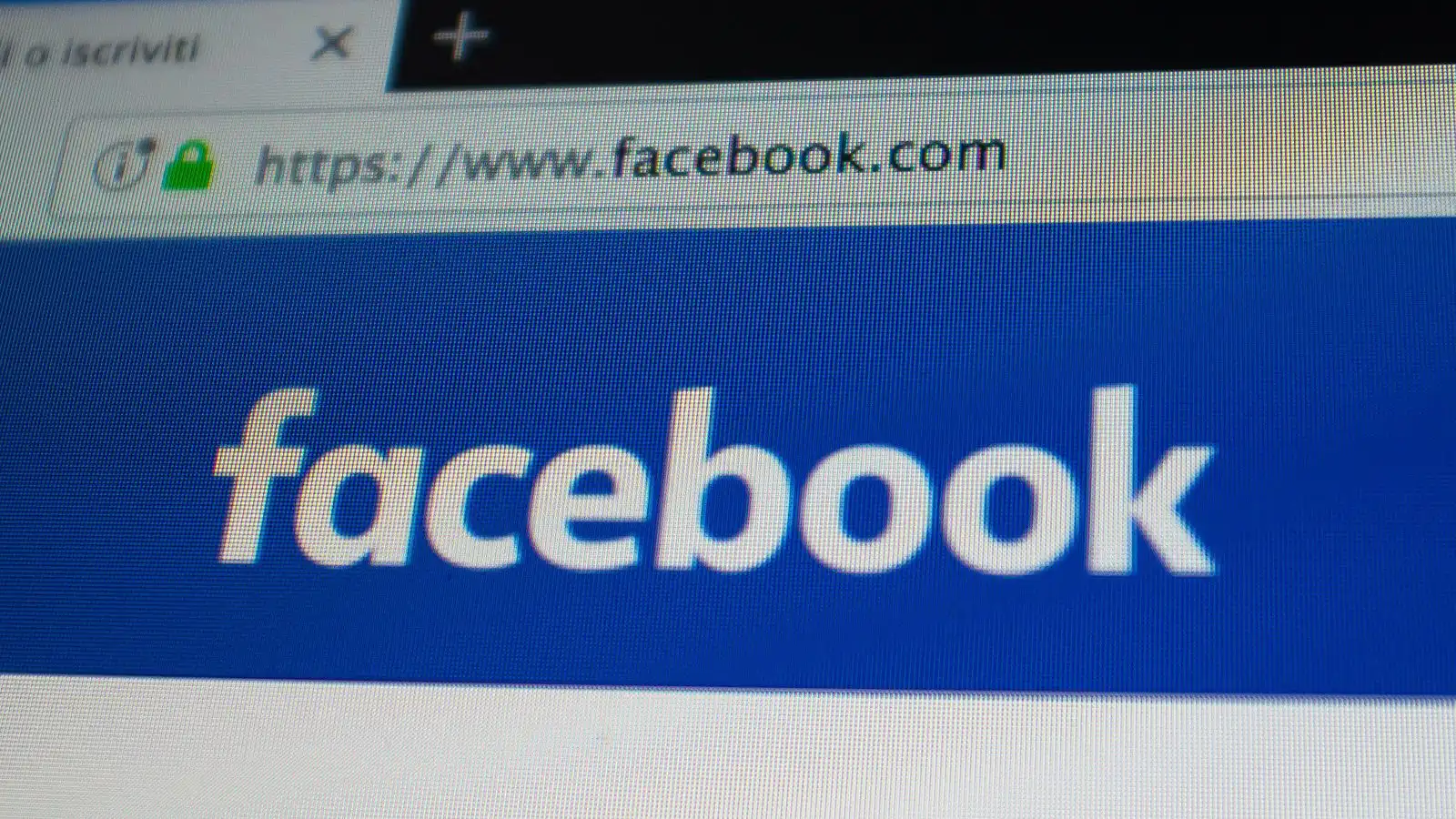 Facebook liggur niðri - Vísir