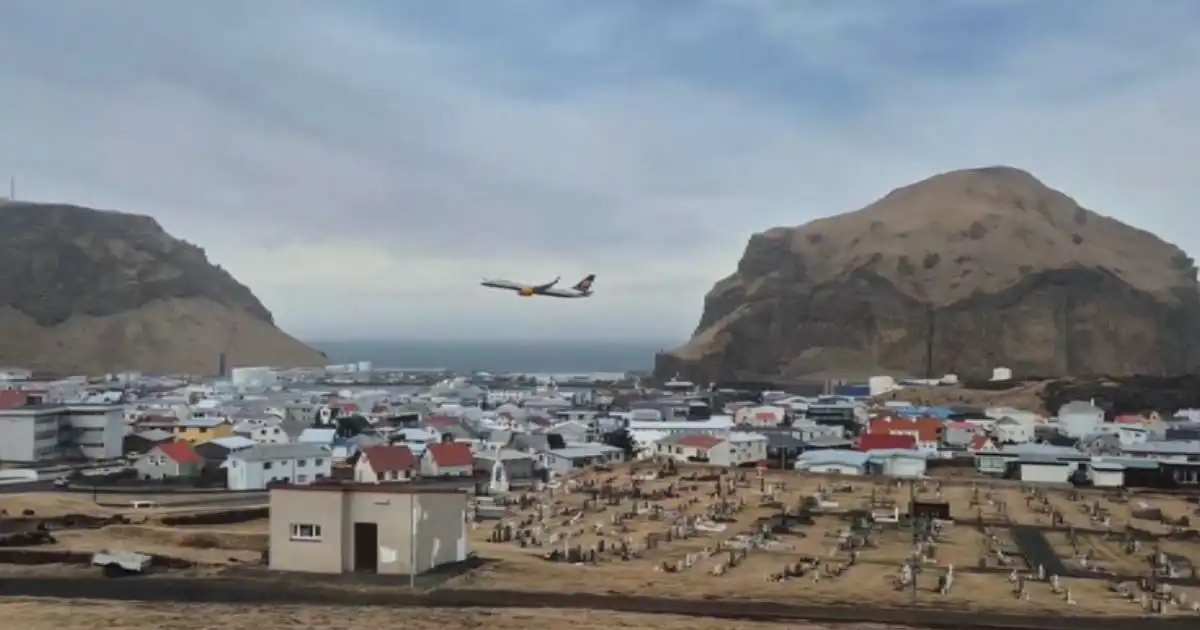 Fær ekki að fljúga á meðan lágflugið er til rannsóknar