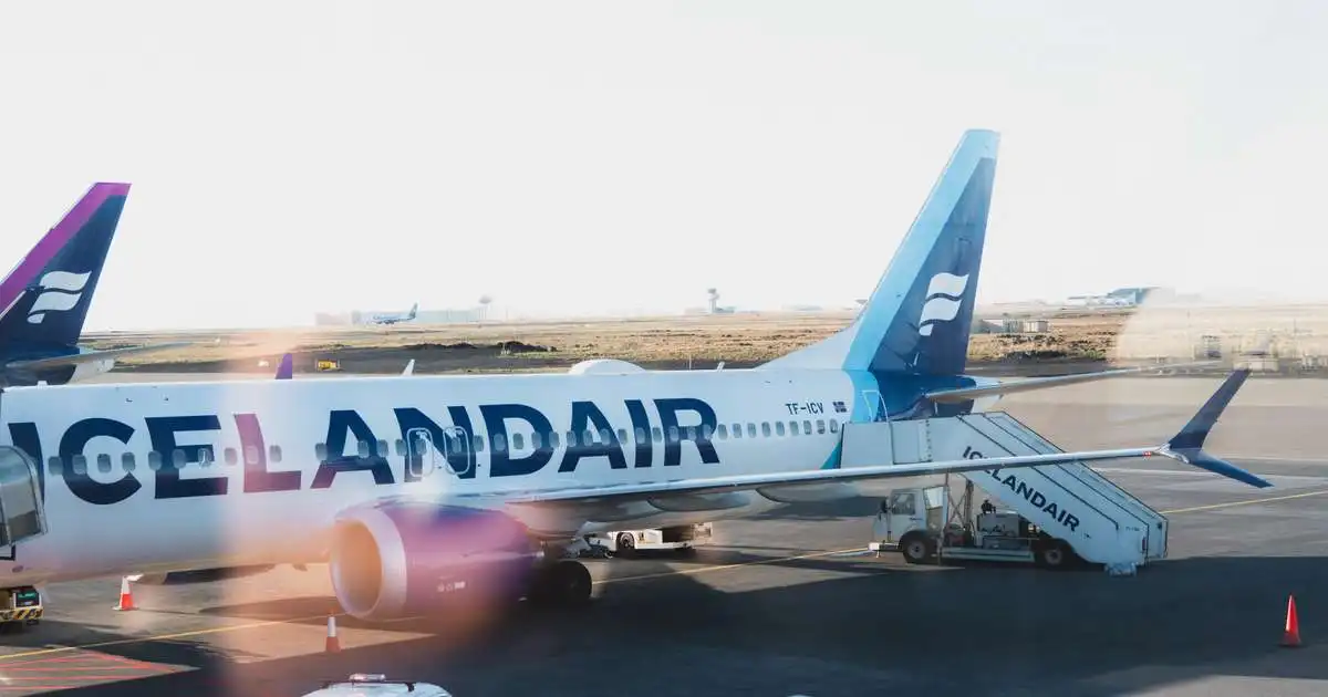 Færri tengifarþegar en fleiri sem koma til landsins