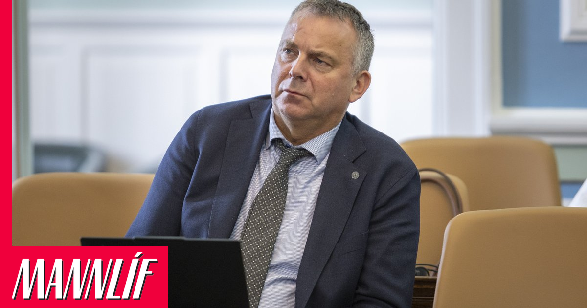 Færsla Jóns Péturs um ungar konur vekur úlfúð