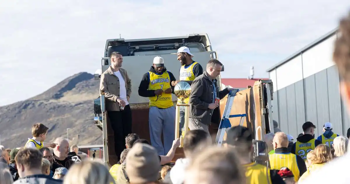 Fagna Íslandsmeistaratitlinum heima