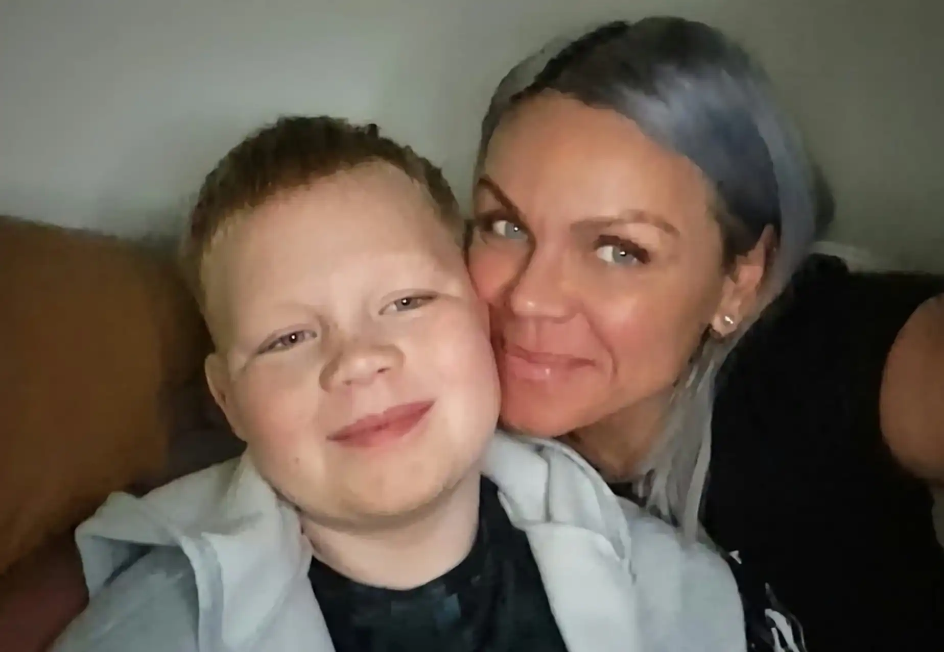 Fann loks úrræði sem hjálpaði syninum – Nú bíður hann eftir samþykki borgarinnar til að hefja skólagöngu en mætir ærandi þögn
