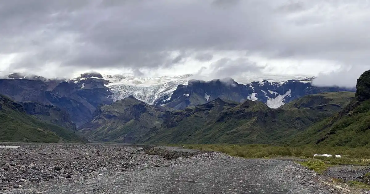 Fannst með meðvitund eftir brotlendingu á svifvæng