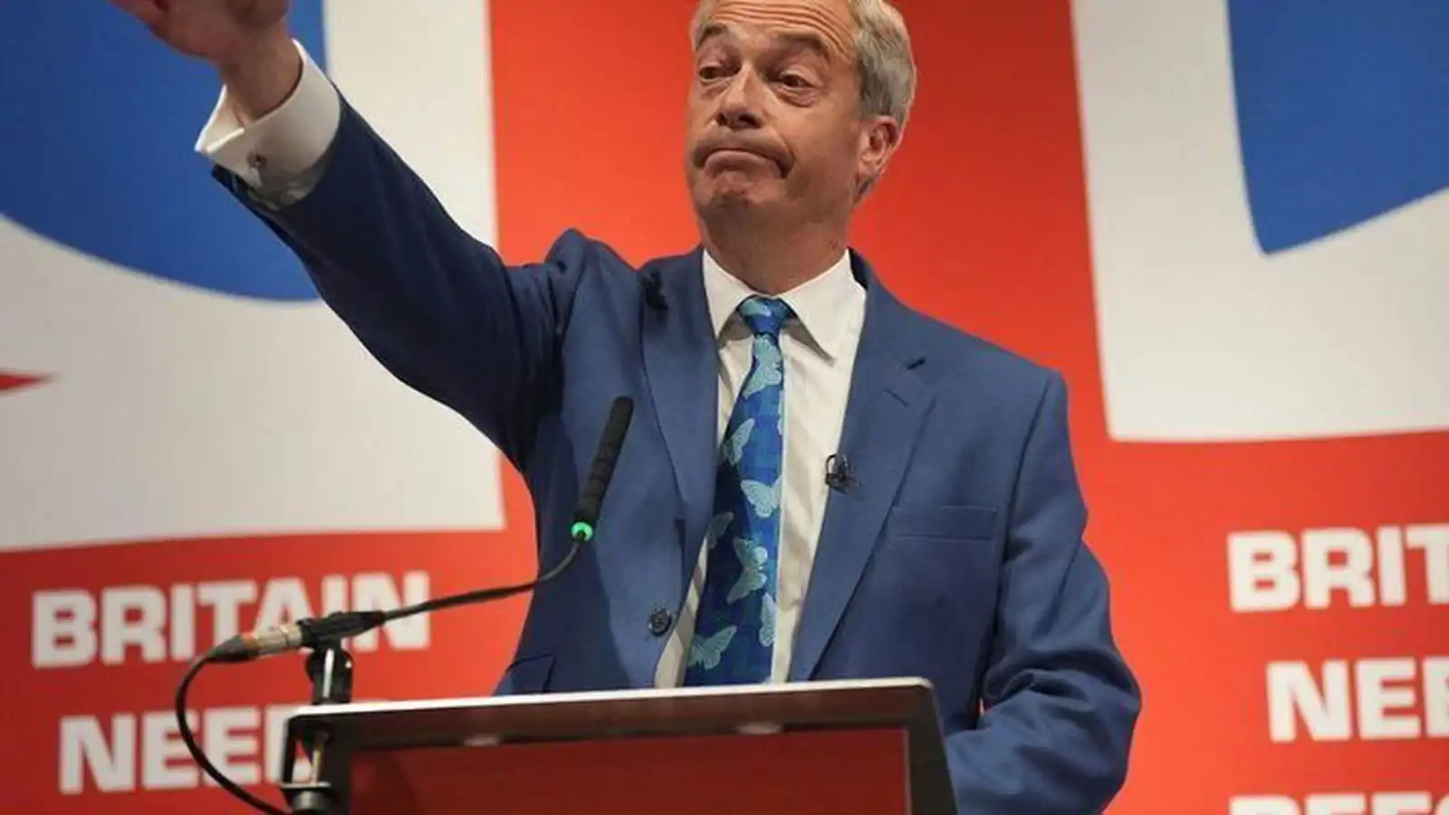 Farage og fé­lagar í Reform marg­falda styrk sinn í sveitar­stjórnum Eng­lands - Vísir