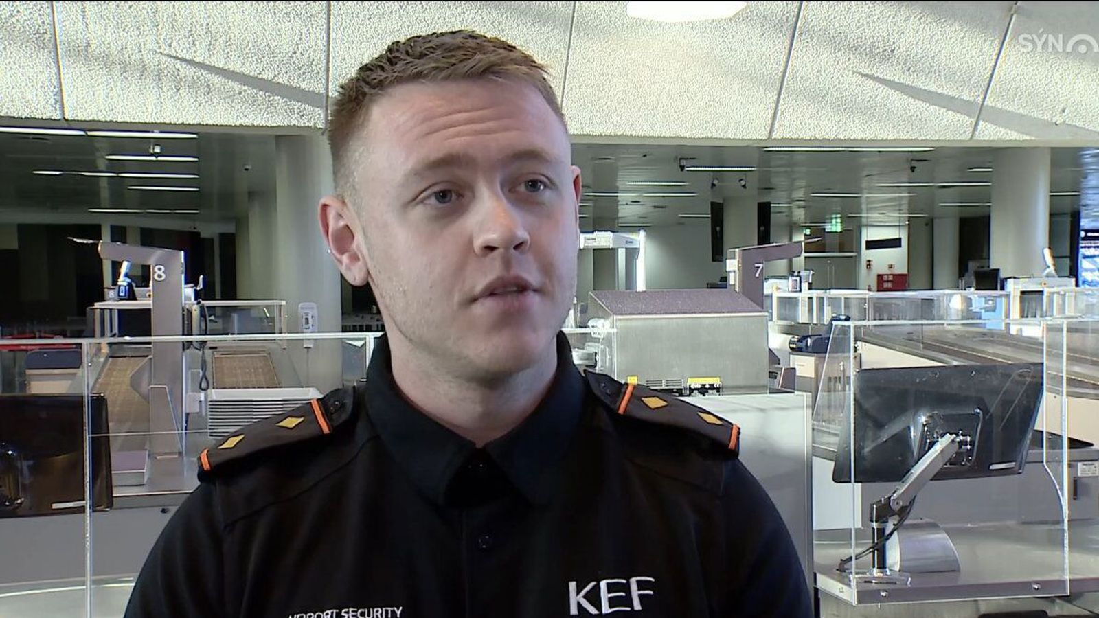 Far­þegar sjá ekki fólkið sem gegnumlýsir far­angurinn - Vísir