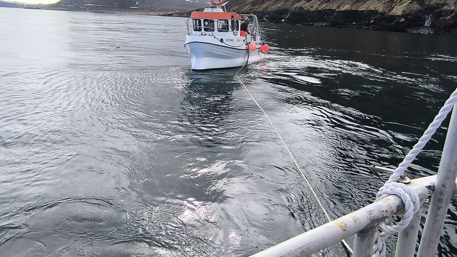 Fékk í skrúfuna skammt frá landi - Vísir