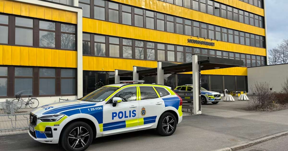 Fella niður skólahald eftir hótun um skot­árás