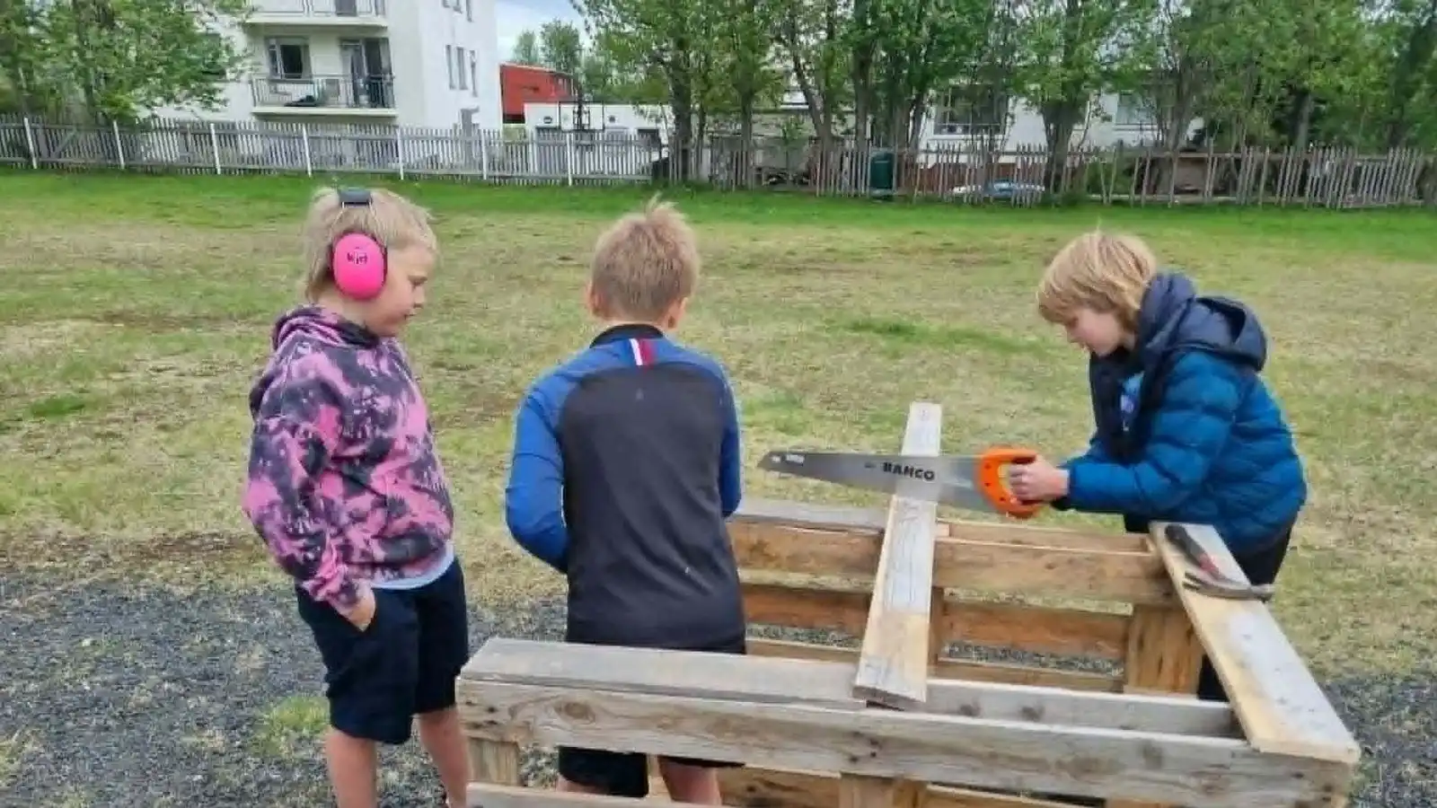 Fengu inn­blástur úr Vestur­bænum þar sem börn mót­mæltu - Vísir