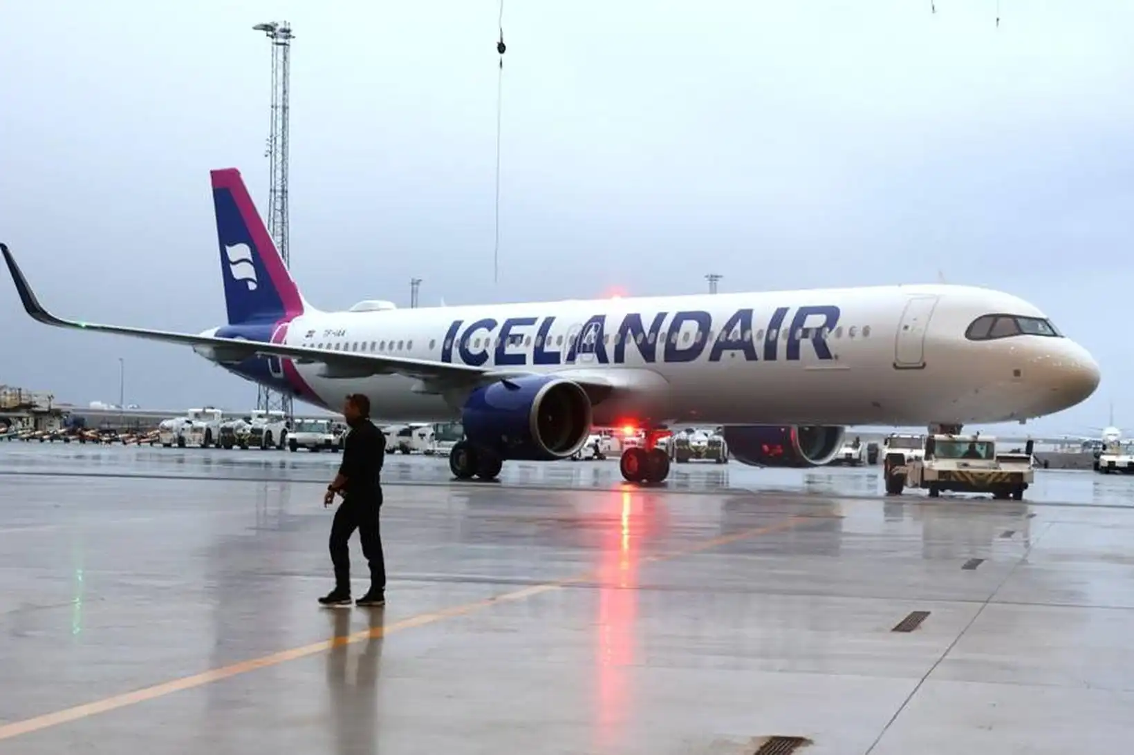 Fimm flugferðum aflýst: Flugvéla- og áhafnaskortur - MBL.IS