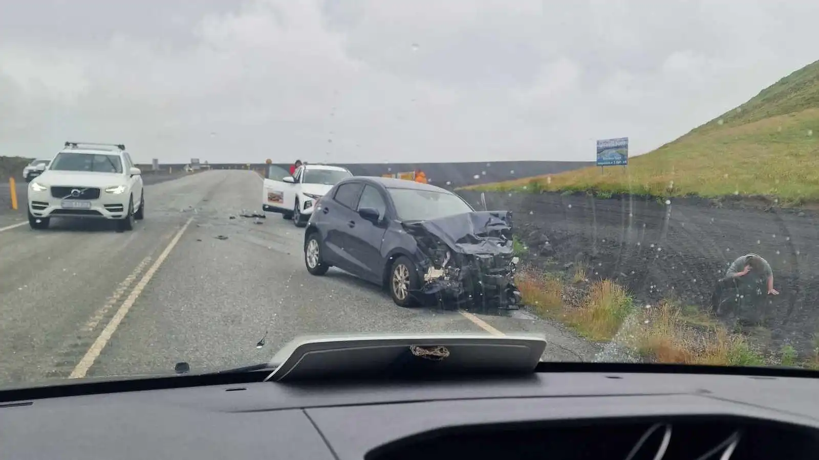 Fimm fluttir til að­hlynningar eftir á­rekstur - Vísir