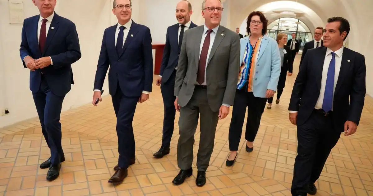Fimm ríki sammælast um brottvísunarstöð utan Evrópu