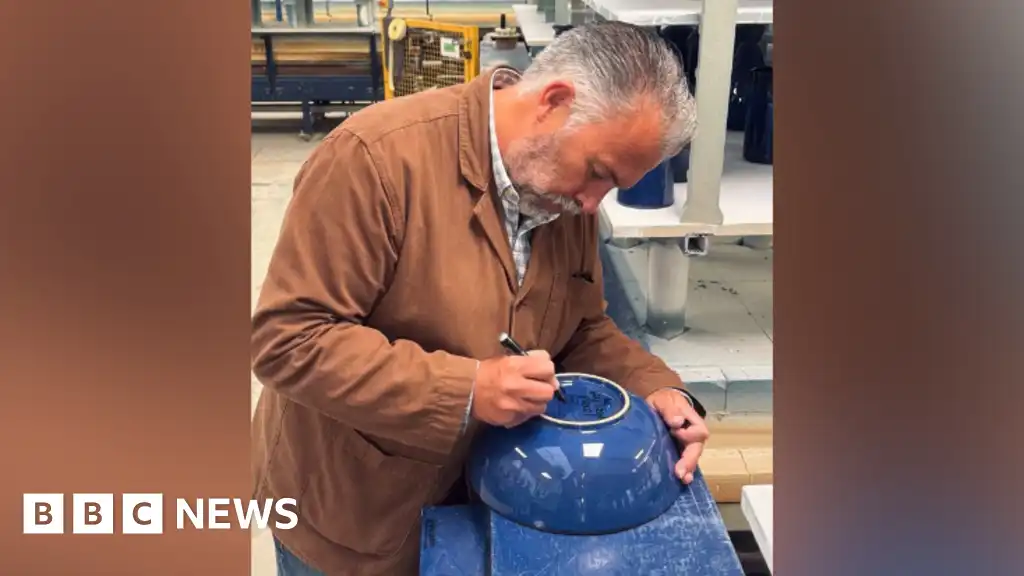 Final piece of 'iconic' Denby Pottery signed by designer