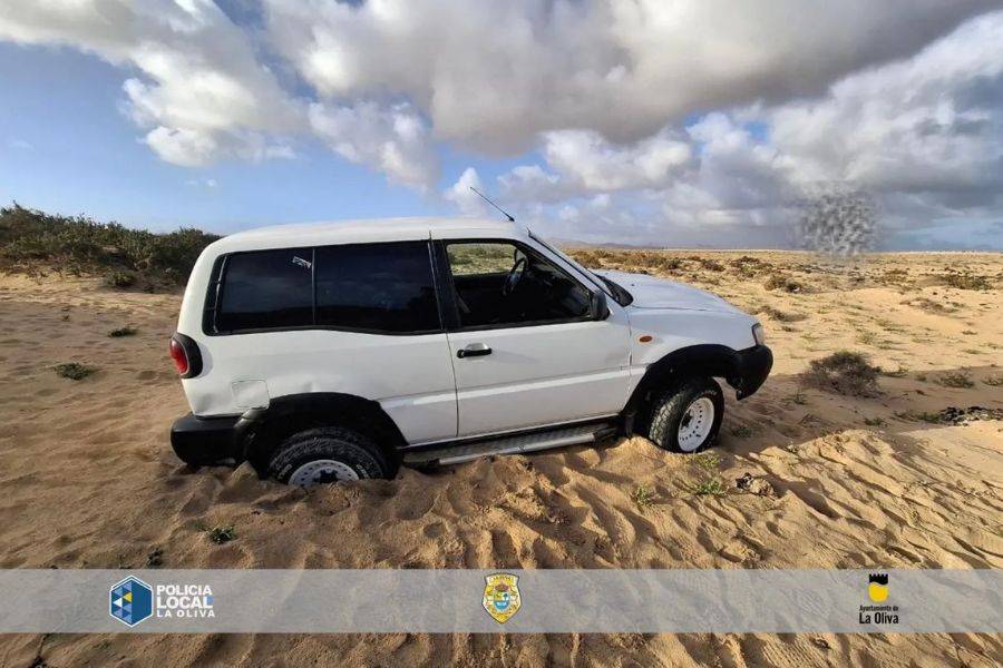 Fine for driver whose car got stuck on protected sand dunes in Corralejo