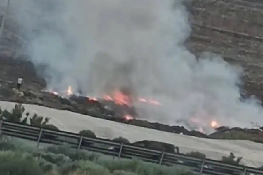 Fire breaks out by Guaza Mountain in South Tenerife