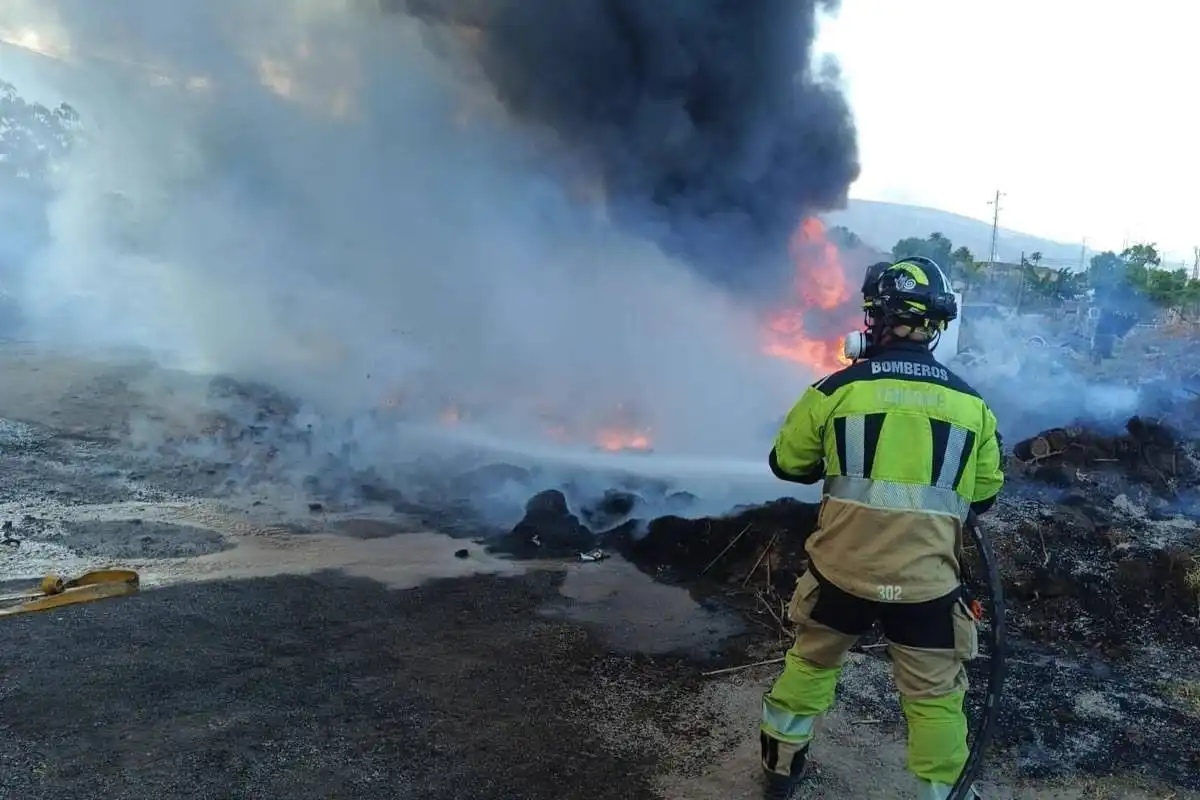 Firefighters face four fire outbreaks in Tenerife in just 48 hours