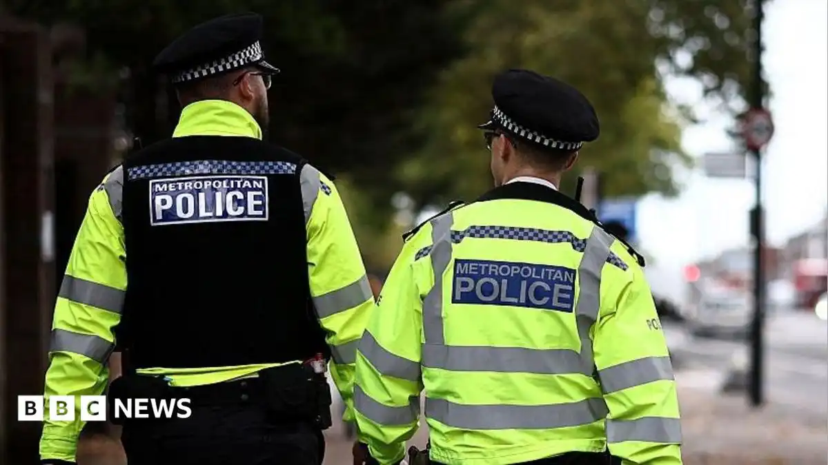 Five arrested for inciting racial hatred outside Jewish group's headquarters, says Met