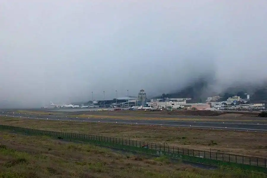 Five flights diverted due to poor visibility at a Tenerife Airport