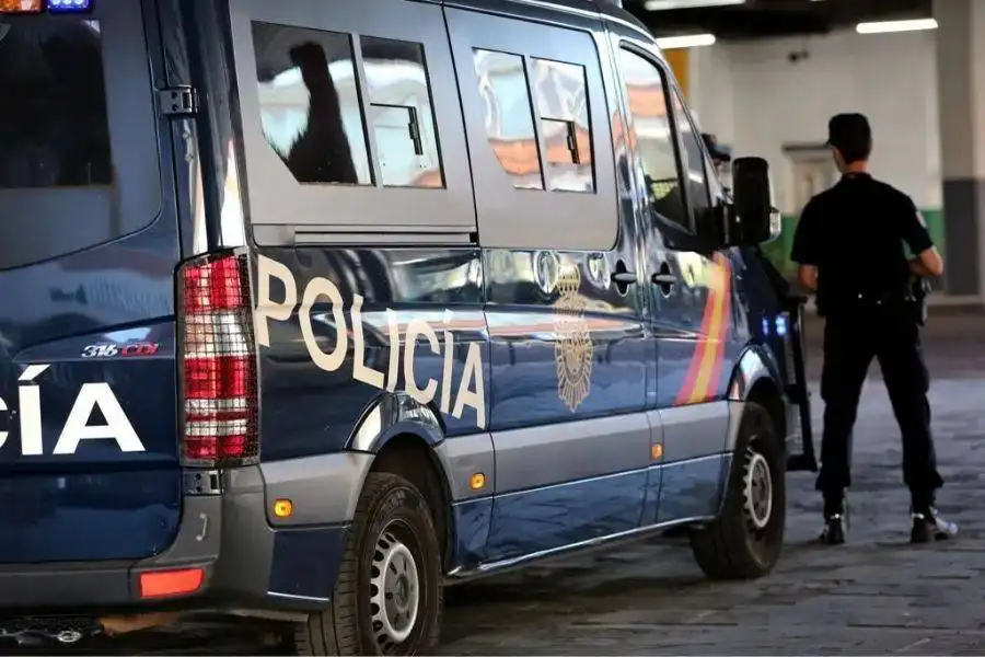 Five suspects hunted after €50,000 jewellery raid in Gran Canaria