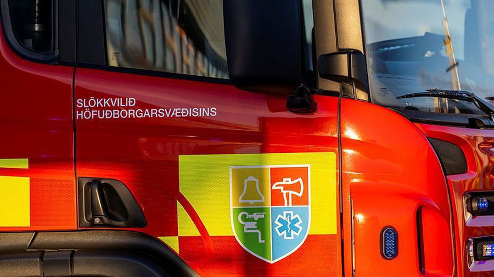 Fjöldi viðbragðsbíla kom á vett­vang falsboðs - Vísir