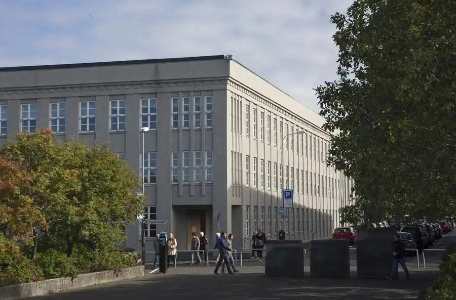 Fjölgun opinberra starfsmanna - Fjölgunin mest hjá sveitarfélögunum en ríkið bætir við heilbrigðisstarfsfólki - DV