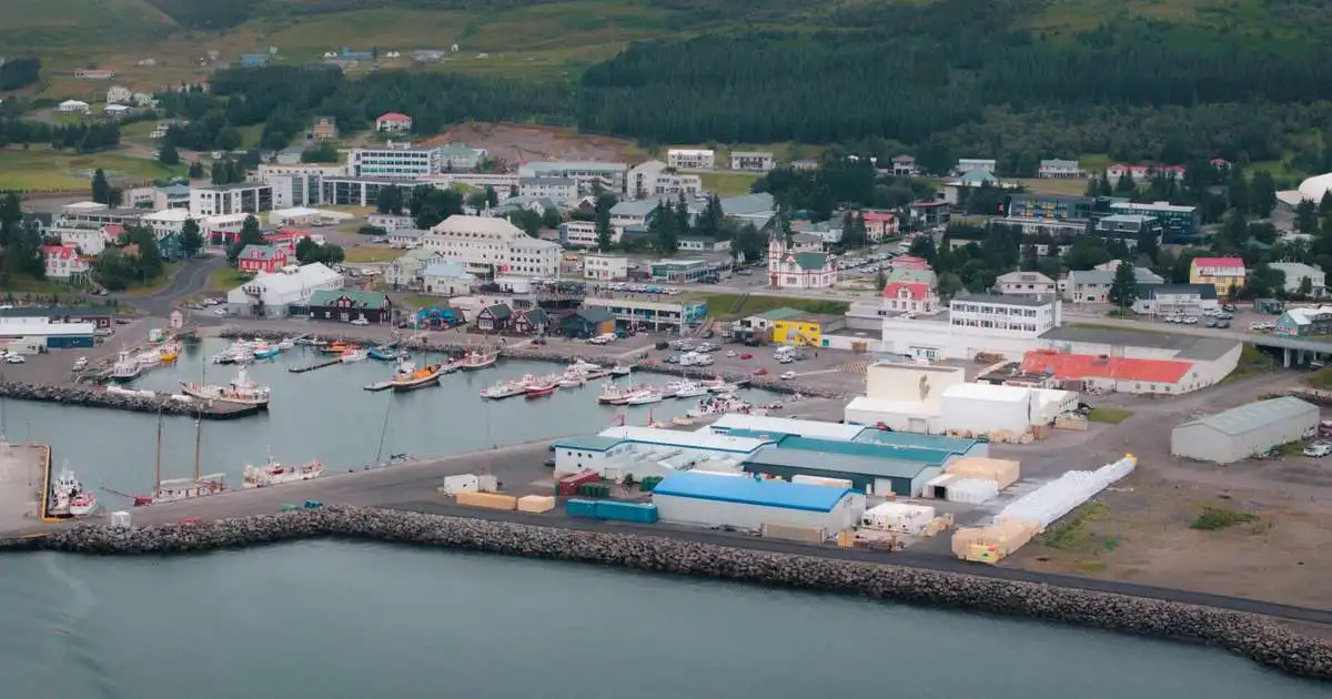 Fjölskyldufaðir meiddist á leikskólalóð á Húsavík
