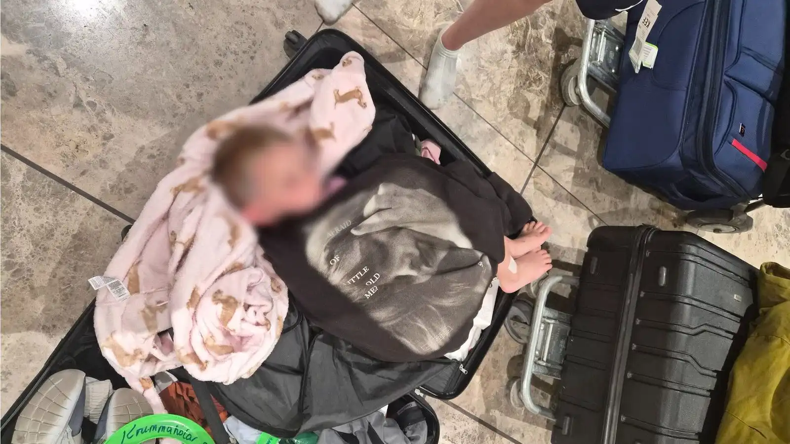 Fjöl­skyldur skildar eftir á Alicante um miðja nótt - Vísir