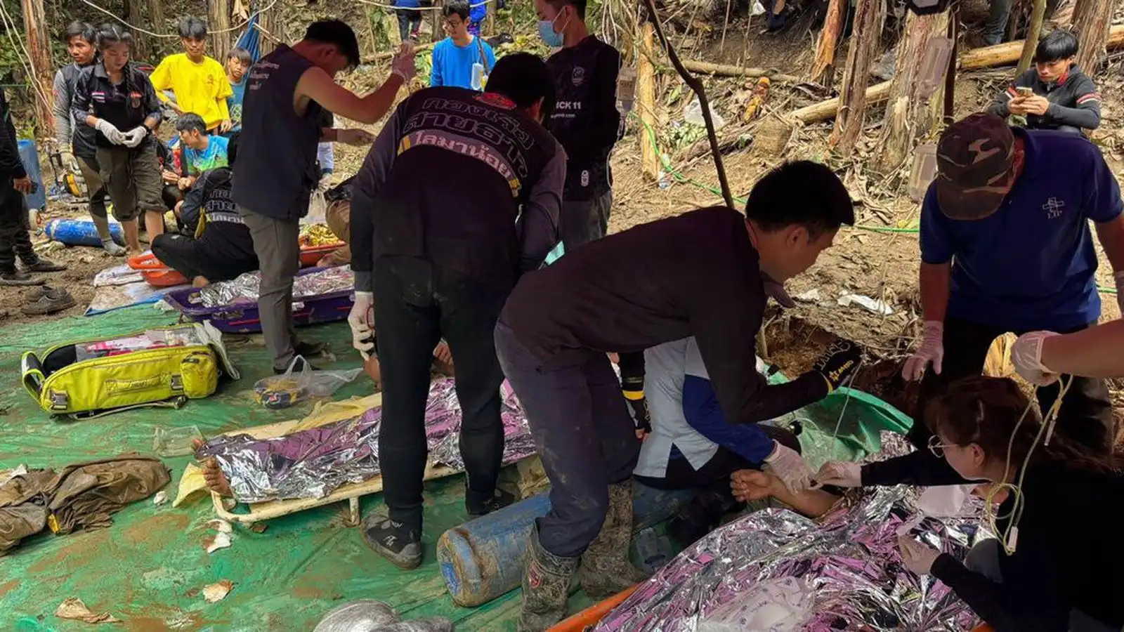 Fjórir menn komnir út úr hellinum í Laos - Vísir