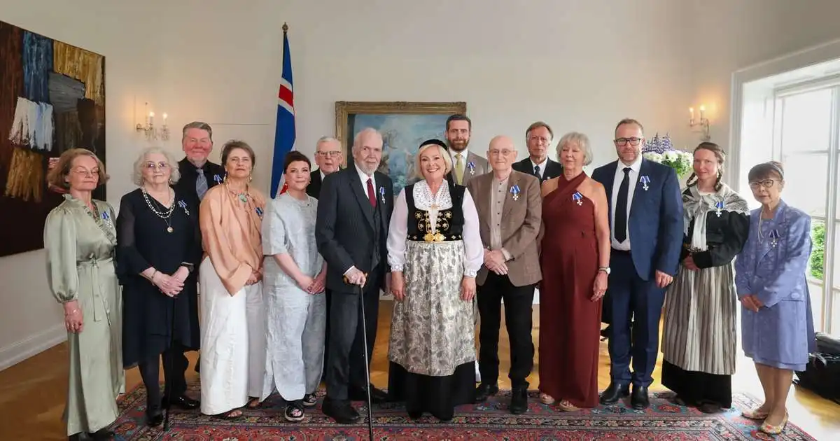 Fjórtán sæmd fálkaorðunni