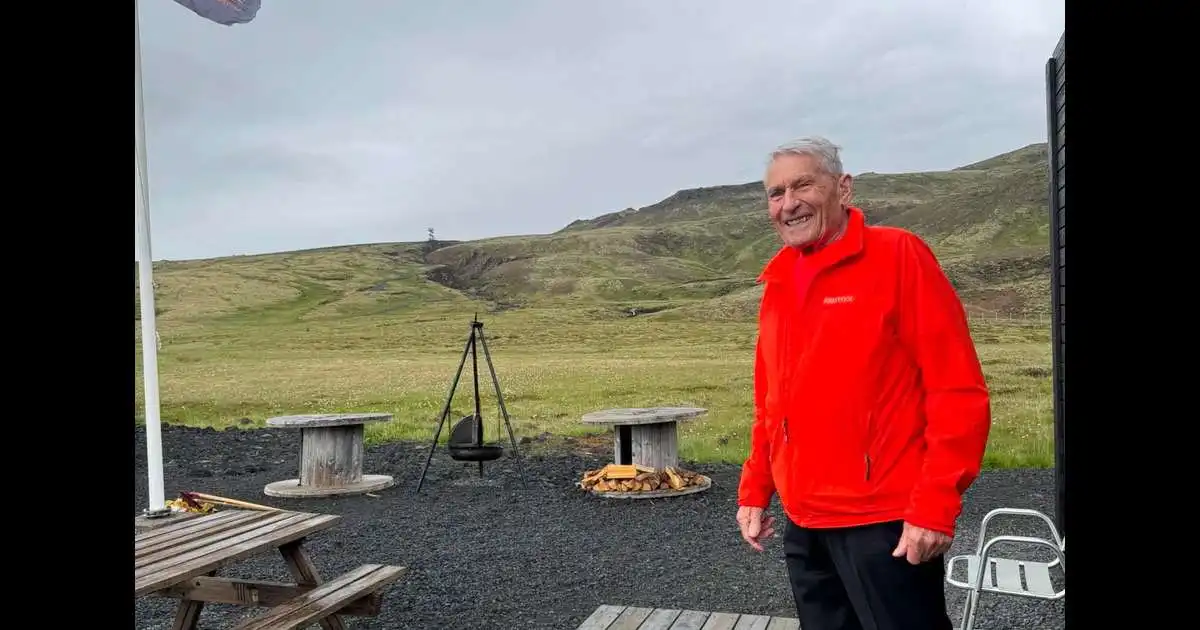 Flaug niður Kamba í sviflínu alveg að verða níræður