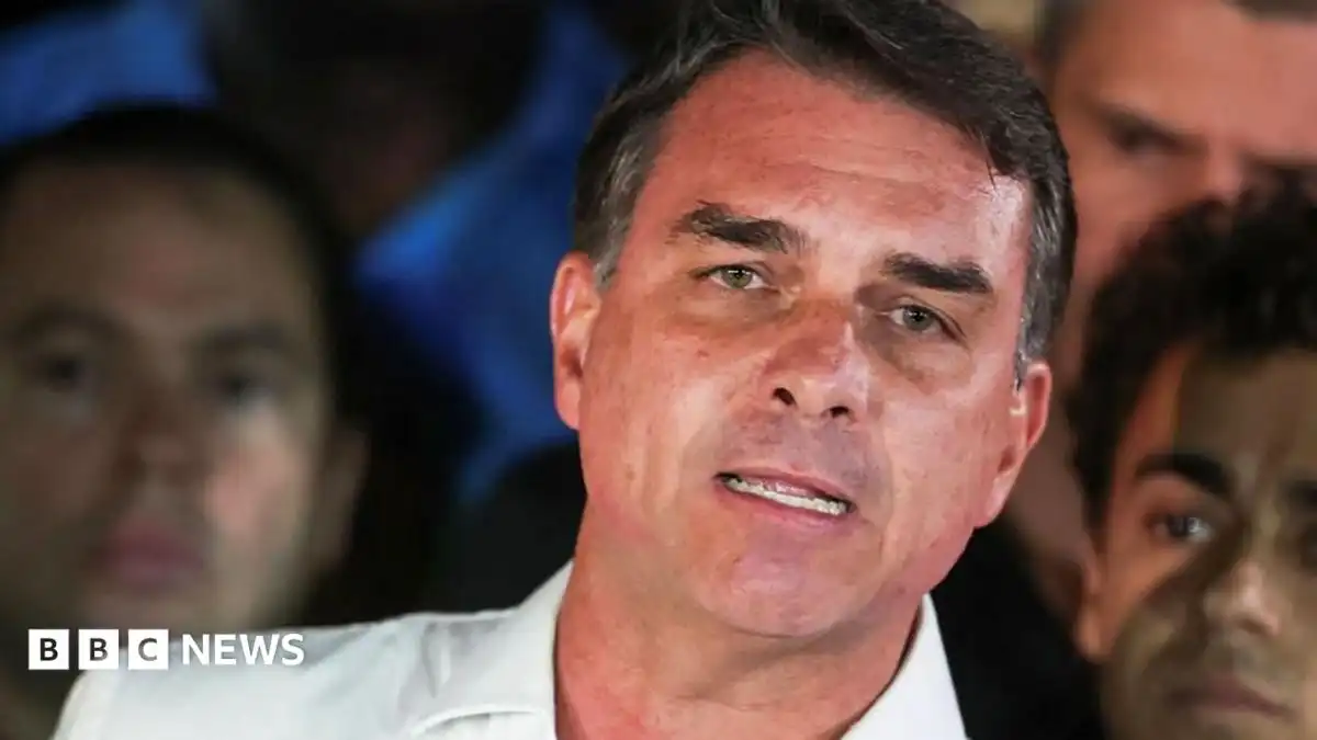 Flávio Bolsonaro arrives in US after Brazil cancels his passports