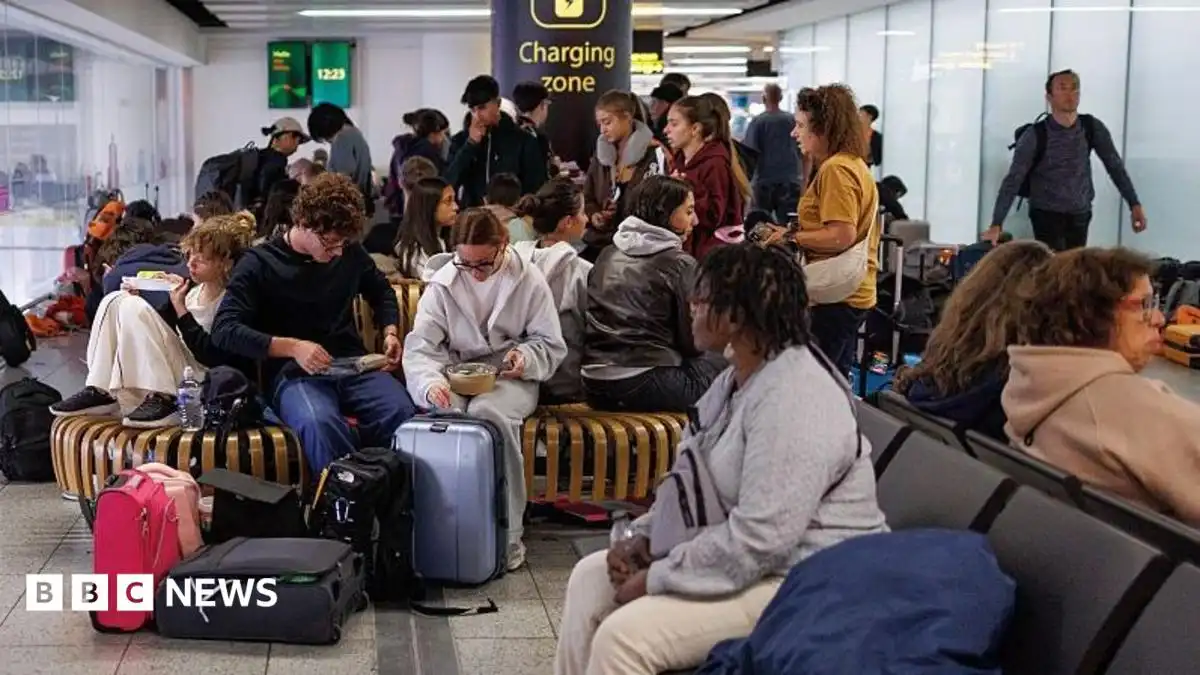 Flight chaos caused by millisecond software defect, says air traffic control body