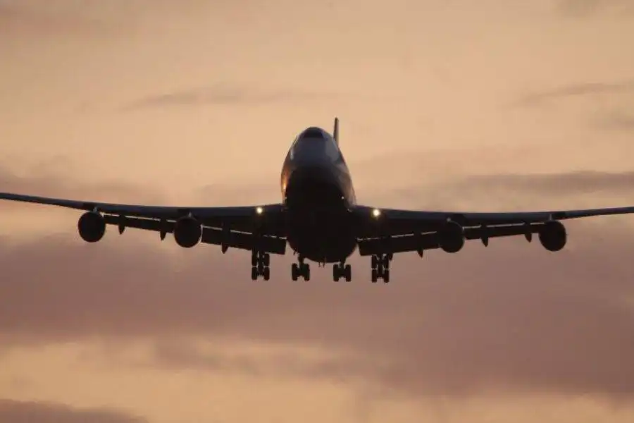 Flight prices fall by 10% as inflation rises