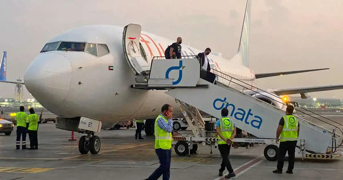 Flugmaður sagður hafa stungið kollega sinn í háloftunum – Farþegar með flugmannspróf lentu vélinni