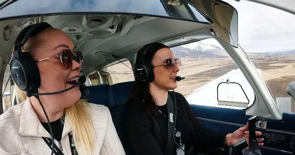 Flugsystur fljúga saman í hádegisverð