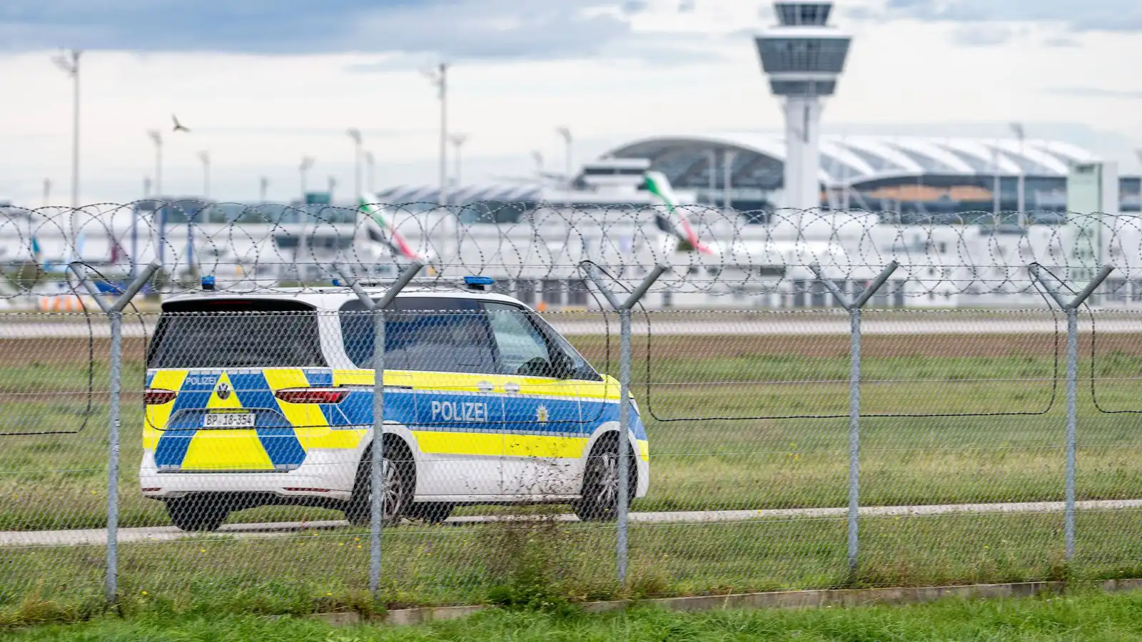 Flug­um­ferð stöðvuð í München vegna mögu­legs drónaflugs - Vísir