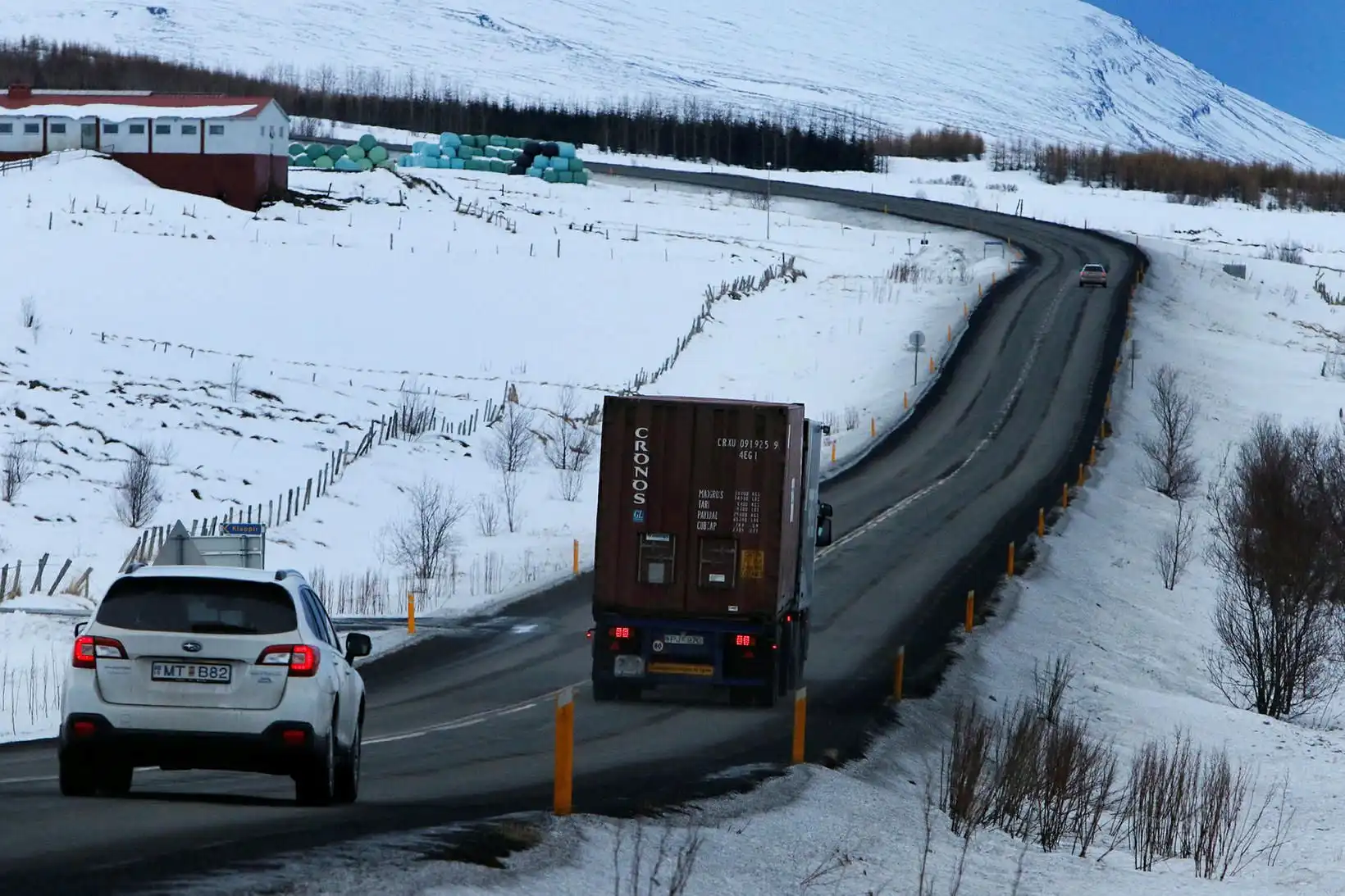 Flytja gríðarstór hús eftir þjóðveginum í nótt - MBL.IS