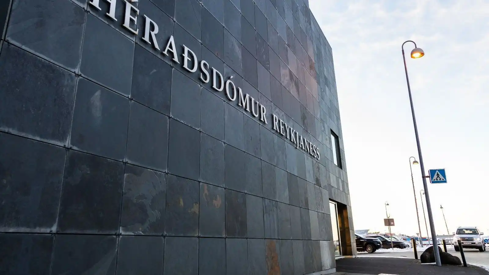 For­eldrar Sólons óska eftir skýrslutökum yfir nú­verandi og fyrr­verandi starfs­mönnum Icelandair - Vísir
