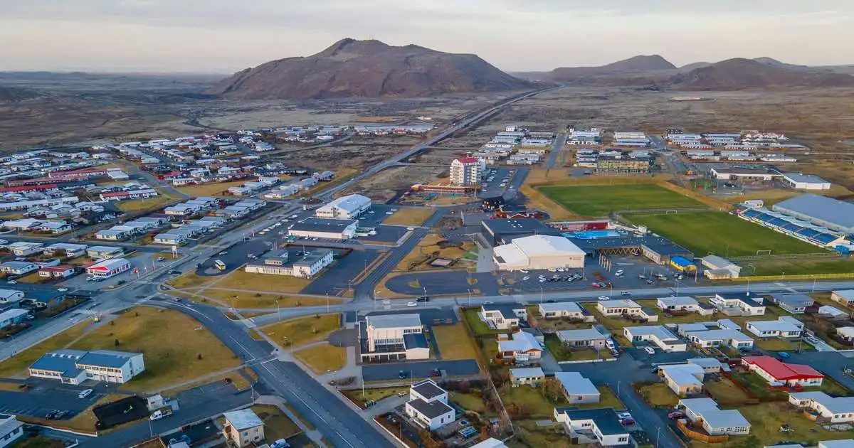 Forsendur fyrir skólahaldi og fasteignakaupum í Grindavík