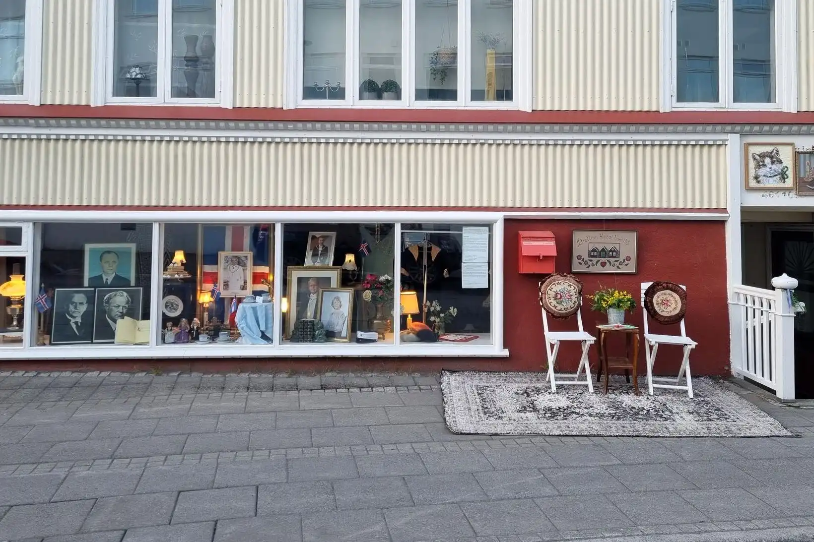 Forsetagluggi á Akureyri - MBL.IS